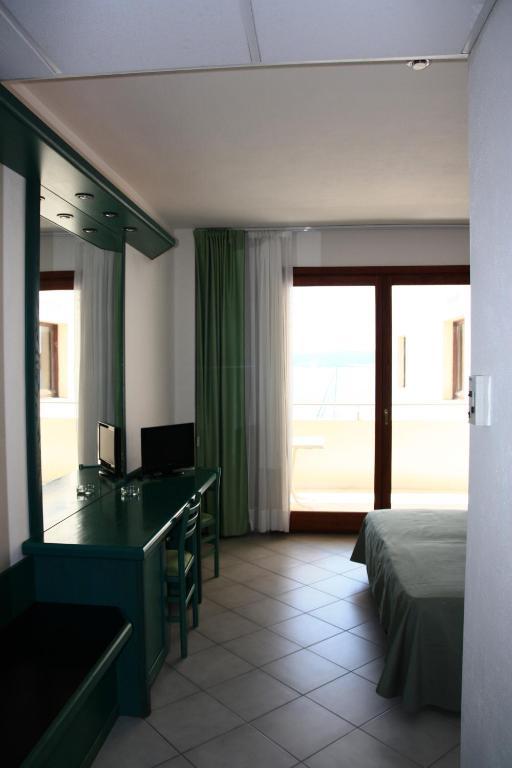 Hotel Miralonga La Maddalena  Room photo