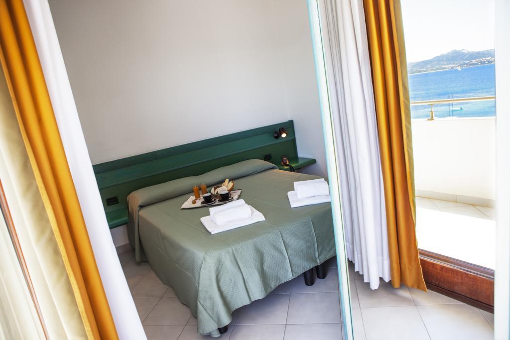 Hotel Miralonga La Maddalena  Room photo